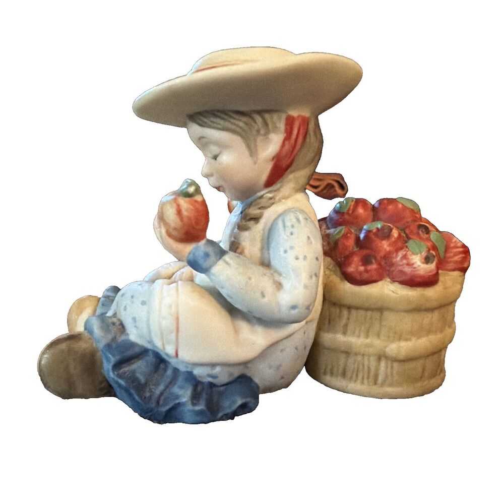 Vintage 1980 Holly Hobbie Porcelain Figurine Girl w/ Apple Basket WWA Inc